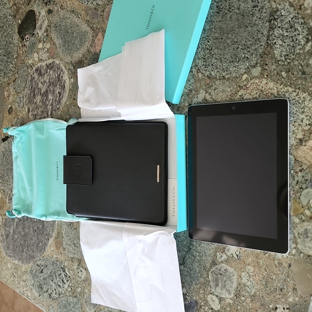 Tiffany Leather iPad/Tablet Cover - Picture 2 of 12